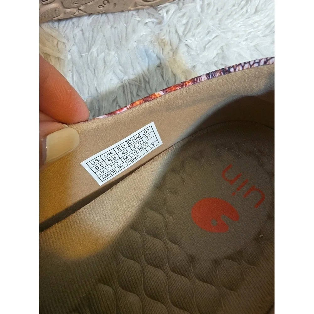 UIN slip sneakers